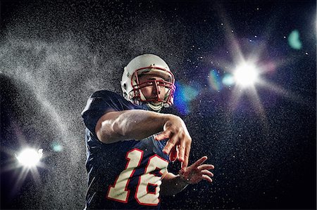 simsearch:649-09207798,k - American footballer throwing Stock Photo - Premium Royalty-Free, Code: 614-08875741