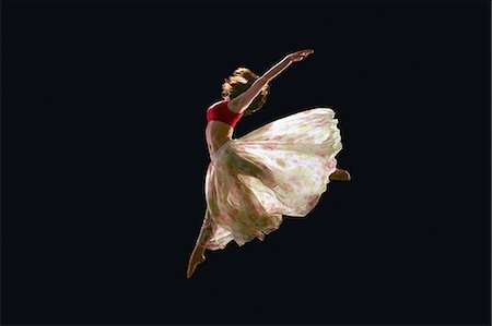 simsearch:614-08875951,k - Dancer in midair wearing tutu Photographie de stock - Premium Libres de Droits, Code: 614-08875946