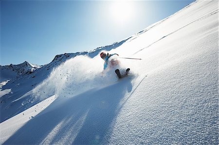 simsearch:614-08876215,k - Skier going downhill Foto de stock - Sin royalties Premium, Código: 614-08876203