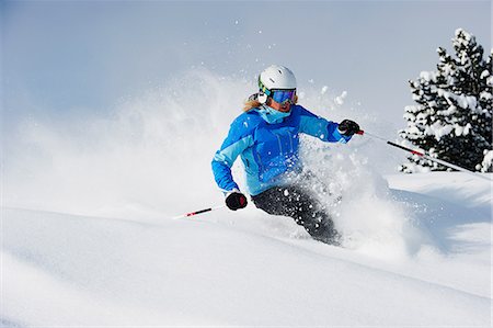 simsearch:614-08876215,k - Skier going downhill Foto de stock - Sin royalties Premium, Código: 614-08876210