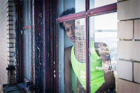 fluo (couleur) - Woman daydreaming by window Photographie de stock - Premium Libres de Droits, Code: 614-08876428