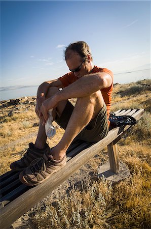 simsearch:614-08876523,k - Male trail runner taking a break the Lakeside Trail, Antelope Island State Park, Utah, USA Foto de stock - Royalty Free Premium, Número: 614-08876519