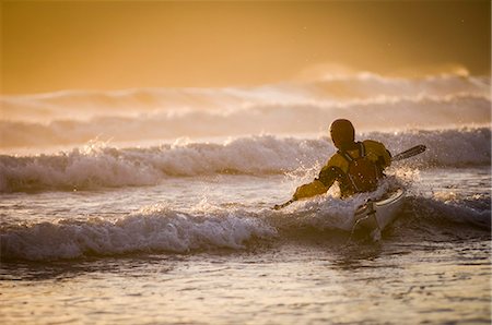 Man kayaking on sea at Bahobohosh Point, Makah Bay, Washington, USA Photographie de stock - Premium Libres de Droits, Code: 614-08876528