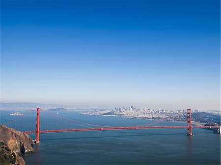 simsearch:6119-07651828,k - Distant view of Golden gate bridge, San Francisco, California, USA Stock Photo - Premium Royalty-Free, Code: 614-08876582