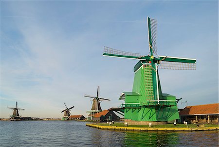 Row of windmills at Zaanse Schans, Zaandam, Netherlands Foto de stock - Sin royalties Premium, Código: 614-08876601