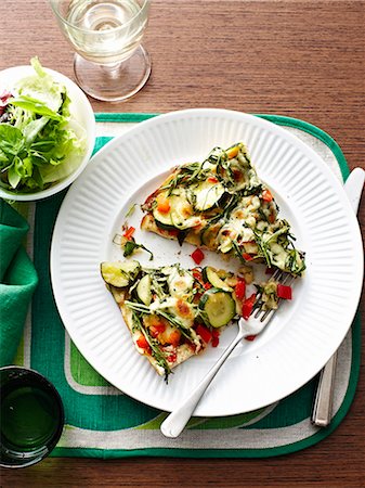 delicious vegetable - Baked Vegetable Frittata Foto de stock - Sin royalties Premium, Código: 614-08876636