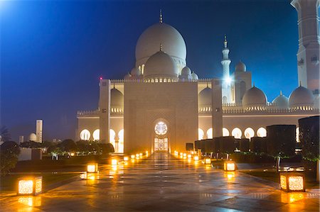 Sheikh Zayed Mosque at night, Abu Dhabi, United Arab Emirates Photographie de stock - Premium Libres de Droits, Code: 614-08876631