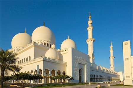 Sheikh Zayed Mosque at daytime, Abu Dhabi, United Arab Emirates Stock Photo - Premium Royalty-Free, Code: 614-08876632