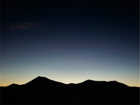 simsearch:614-06044421,k - Silhouetted mountains at dawn, Lanzarote, Spain Foto de stock - Sin royalties Premium, Código: 614-08876829