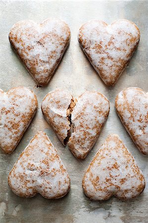 Heart-shaped gingerbread cookies Stock Photo - Premium Royalty-Free, Code: 614-08876964