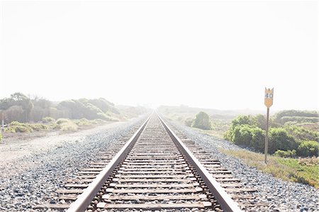 symmetrisch - Railways tracks, Ventura, California, USA Stockbilder - Premium RF Lizenzfrei, Bildnummer: 614-08876995