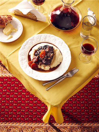 simsearch:614-08120008,k - Overhead view of table with beef cheek stew and red wine carafe Stock Photo - Premium Royalty-Free, Code: 614-08877024