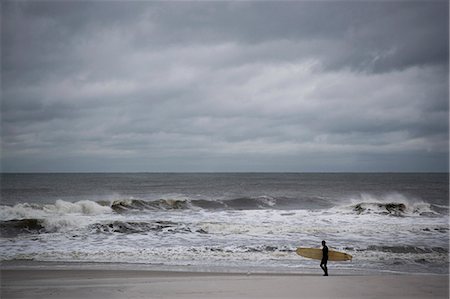 simsearch:649-08237639,k - Male surfer strolling along Long Beach, New York, USA Stock Photo - Premium Royalty-Free, Code: 614-08877034