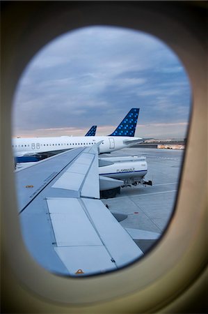 plane new york - View from airplane window at JFK airport, New York, USA Stock Photo - Premium Royalty-Free, Code: 614-08877033