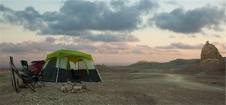simsearch:614-07444288,k - Tent and off road vehicle in front of Trona Pinnacles at dusk, Trona, California, USA Photographie de stock - Premium Libres de Droits, Code: 614-08877043