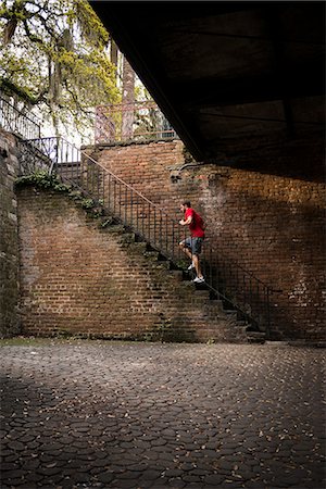 savannah - Jogger along the river walk, Savannah, Georgia, USA Fotografie stock - Premium Royalty-Free, Codice: 614-08877079