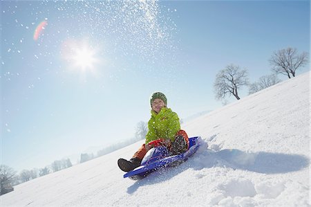 simsearch:614-07146395,k - Young boy sitting on sled in snowy landscape Photographie de stock - Premium Libres de Droits, Code: 614-08877217