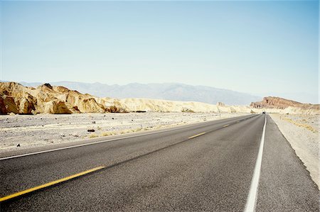 simsearch:614-08877547,k - View of straight desert road, Death Valley, California, USA Photographie de stock - Premium Libres de Droits, Code: 614-08877544