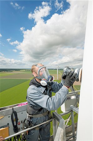 Maintenance work on the blades of a wind turbine Stock Photo - Premium Royalty-Free, Code: 614-08877718