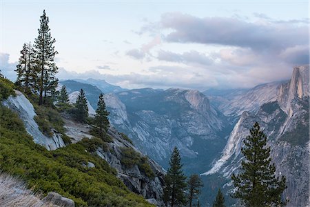 estados unidos - Elevated view of mountain peaks, Yosemite National Park, California, USA Foto de stock - Sin royalties Premium, Código: 614-08877732