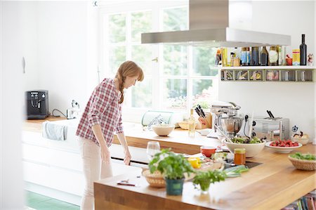 Woman preparing meal in kitchen Stock Photo - Premium Royalty-Free, Code: 614-08877803