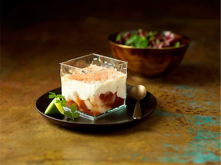 simsearch:614-03763930,k - Still life of bloody mary prawn cocktail appetiser with lime, coriander and bowl of mixed salad Foto de stock - Sin royalties Premium, Código: 614-08878144