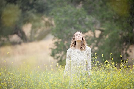 simsearch:614-08878338,k - Woman enjoying fresh air in park, Stoney Point, Topanga Canyon, Chatsworth, Los Angeles, California, USA Photographie de stock - Premium Libres de Droits, Code: 614-08878317