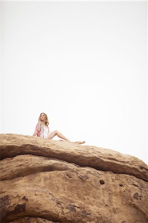 simsearch:614-08878338,k - Woman relaxing on rock formation, Stoney Point, Topanga Canyon, Chatsworth, Los Angeles, California, USA Photographie de stock - Premium Libres de Droits, Code: 614-08878327