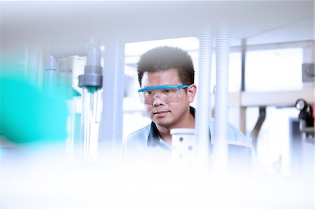 simsearch:649-07064833,k - Man wearing safety goggles in flexible electronics plant Stock Photo - Premium Royalty-Free, Code: 614-08878464