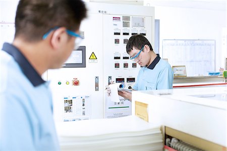 simsearch:649-07064833,k - Colleagues at work in flexible electronics plant Stock Photo - Premium Royalty-Free, Code: 614-08878468