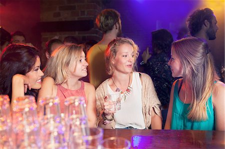 simsearch:649-09209314,k - Group of young women chatting in club Stock Photo - Premium Royalty-Free, Code: 614-08878917