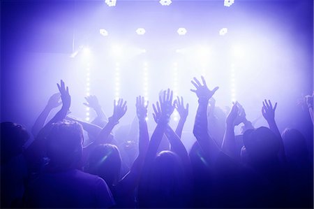 Group of people watching performance in club Photographie de stock - Premium Libres de Droits, Code: 614-08878945