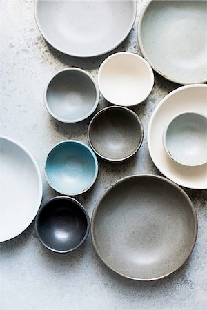 simsearch:614-06116067,k - Overhead view of various sized ceramic bowls Foto de stock - Sin royalties Premium, Código: 614-08879078