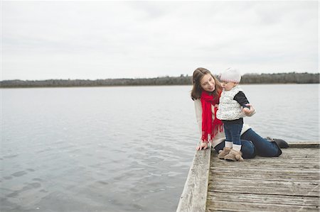 simsearch:400-08500664,k - Mother and daughter on jetty, daughter looking at water Stock Photo - Premium Royalty-Free, Code: 614-08879191