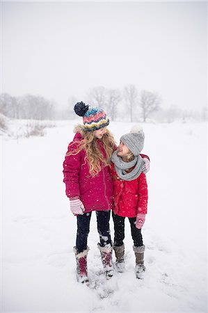 simsearch:614-08126589,k - Sisters enjoying snow Photographie de stock - Premium Libres de Droits, Code: 614-08879390