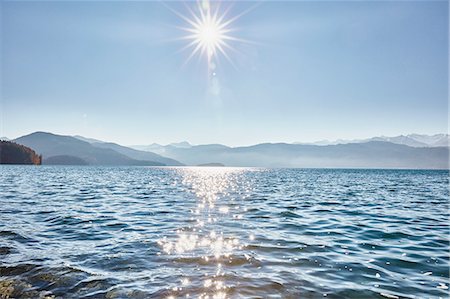 Sunlight sparkling on Lake Walchen, Bavaria, Germany Foto de stock - Sin royalties Premium, Código: 614-08879460