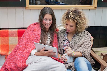 simsearch:614-08879491,k - Two female friends using digital tablet on cabin porch Stock Photo - Premium Royalty-Free, Code: 614-08879514