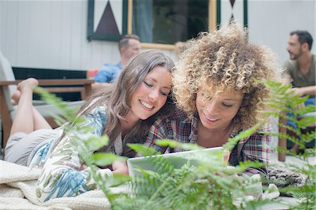 simsearch:614-08879491,k - Two female friends browsing digital tablet on cabin porch Stock Photo - Premium Royalty-Free, Code: 614-08879521