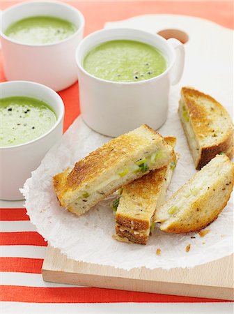 simsearch:649-09206398,k - Plate of grilled sandwiches with soup Foto de stock - Sin royalties Premium, Código: 614-08870115
