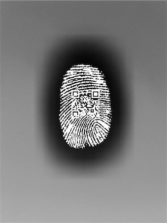 simsearch:649-09177099,k - QR code in finger print Photographie de stock - Premium Libres de Droits, Code: 614-08870246