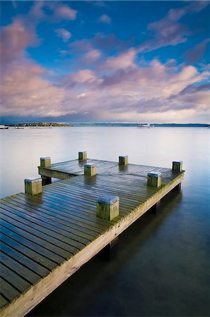 simsearch:6113-07242286,k - Wooden pier in still lake Photographie de stock - Premium Libres de Droits, Code: 614-08870265