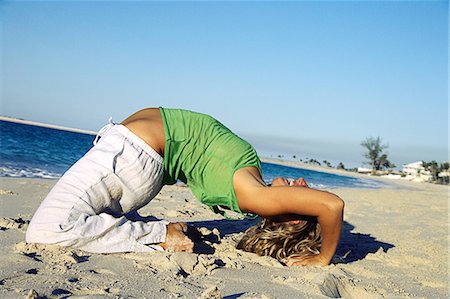 paradise island bahamas beach - Woman practicing yoga on tropical beach Stock Photo - Premium Royalty-Free, Code: 614-08870322
