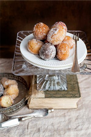 donut hole - Ornate plates of desserts Stock Photo - Premium Royalty-Free, Code: 614-08870416