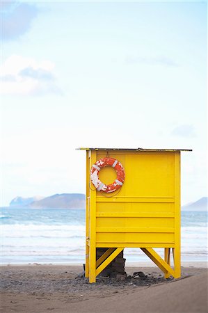 simsearch:640-08089629,k - Lifeguard hut on beach Stock Photo - Premium Royalty-Free, Code: 614-08870827