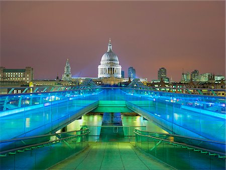 saint paul's cathedral - Illuminated bridge and parliament building Foto de stock - Sin royalties Premium, Código: 614-08871150