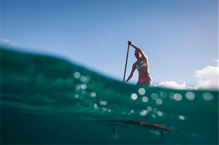 simsearch:6122-07704148,k - Woman paddleboarding on ocean Foto de stock - Sin royalties Premium, Código: 614-08871410
