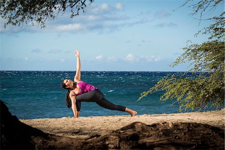 simsearch:649-08560918,k - Woman practicing yoga on beach Foto de stock - Sin royalties Premium, Código: 614-08871435