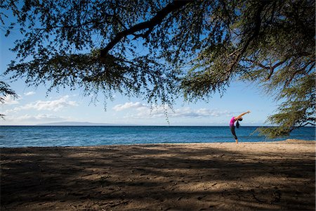 simsearch:649-06400734,k - Woman practicing yoga on beach Foto de stock - Sin royalties Premium, Código: 614-08871433