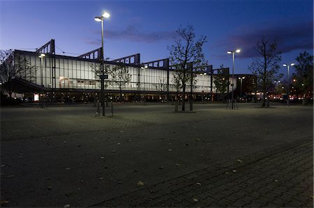 stadium lights not person - 1972 Olympic Ice Stadium, Munich, Germany Foto de stock - Sin royalties Premium, Código: 614-08871613