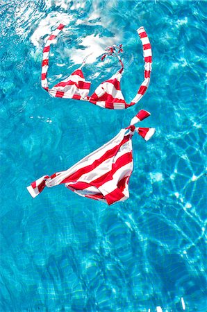 simsearch:632-03779504,k - Red and white striped bikini floating on water surface Stock Photo - Premium Royalty-Free, Code: 614-08872093